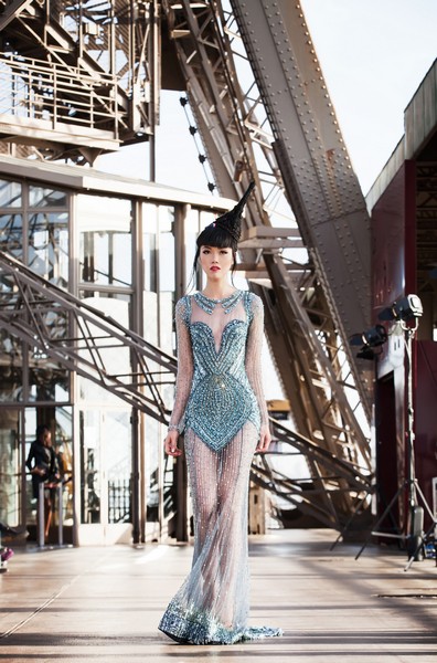 Unconventional Catwalk Took Over Paris The Phenomenal Success of Jessia Minh Anhs Autumn Fashion Show Atop the Eiffel Tower